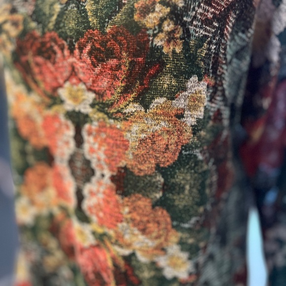 Xhilaration Black and Cream Knit Top Large Floral - Picture 3 of 5